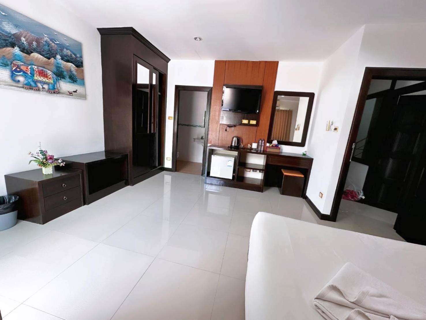 Abby'S House Hotel Patong Exteriör bild